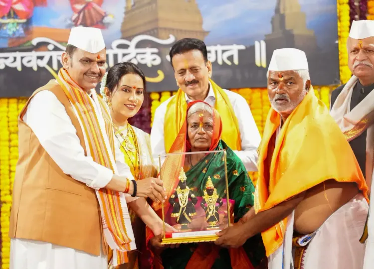 CM Fadnavis Honours 'Manache Warkari' Couple at Pandharpur