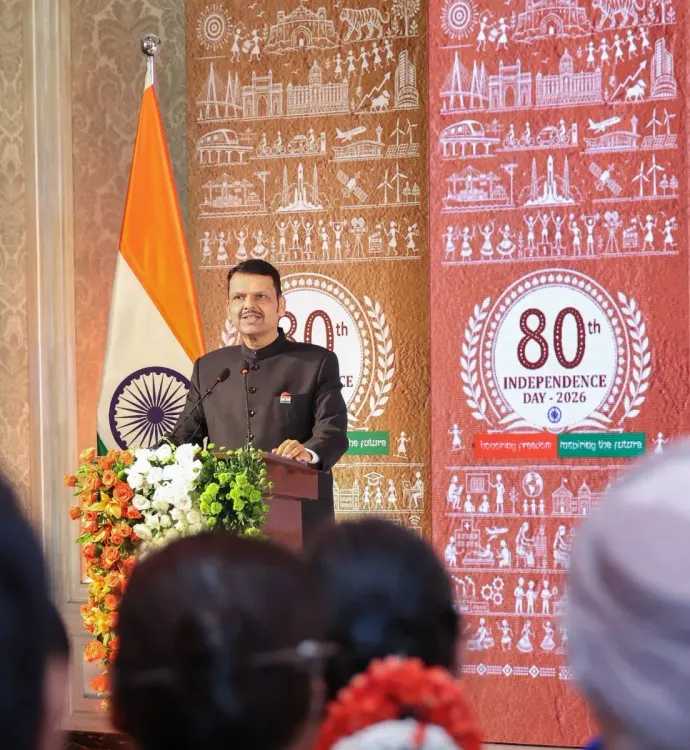 CM Fadnavis Hosts Independence Day Welcome Ceremony in Mumbai