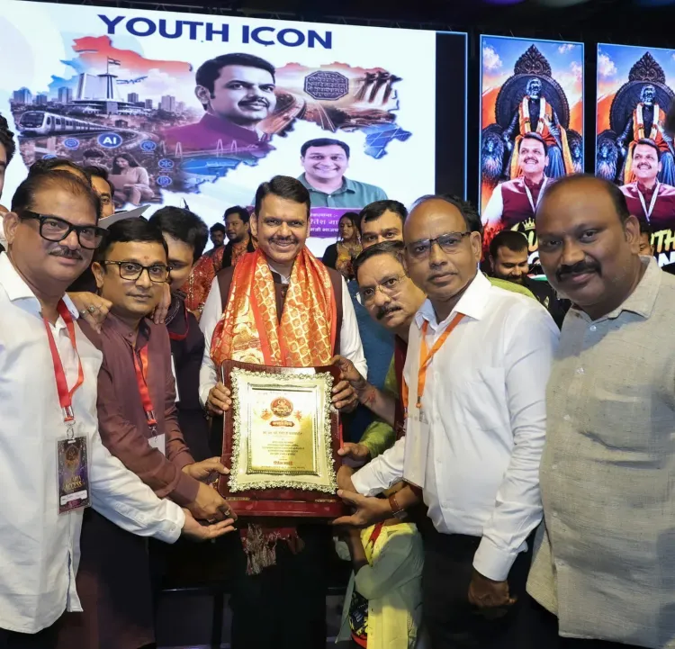 CM Fadnavis joins Nagada Garba Mahotsav in Nagpur
