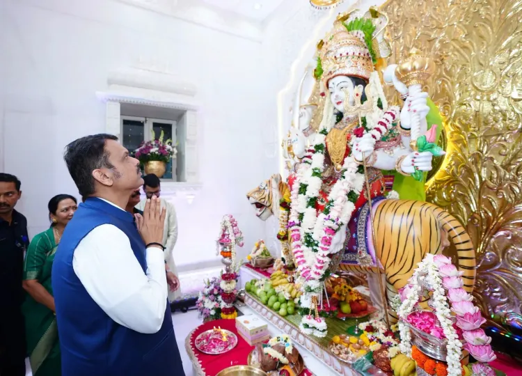 CM Fadnavis joins Navratri Dandiya celebrations in Thane