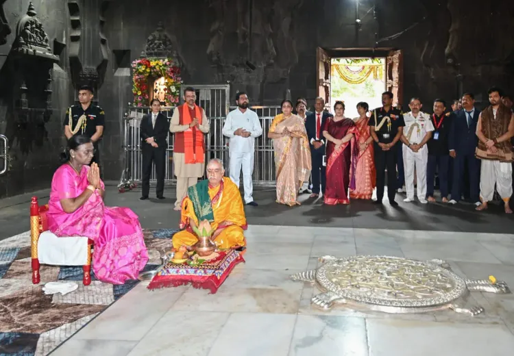 CM Fadnavis joins President Murmu for darshan at Trimbakeshwar