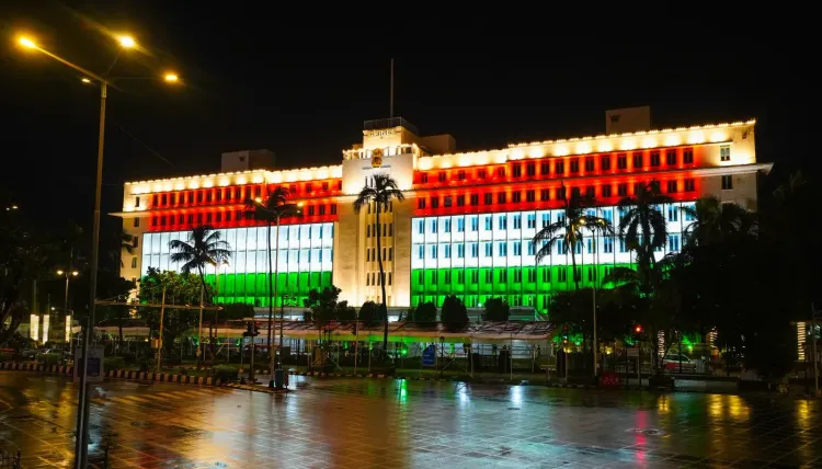 CM Fadnavis lights up Mumbai in Tricolour for Independence Day