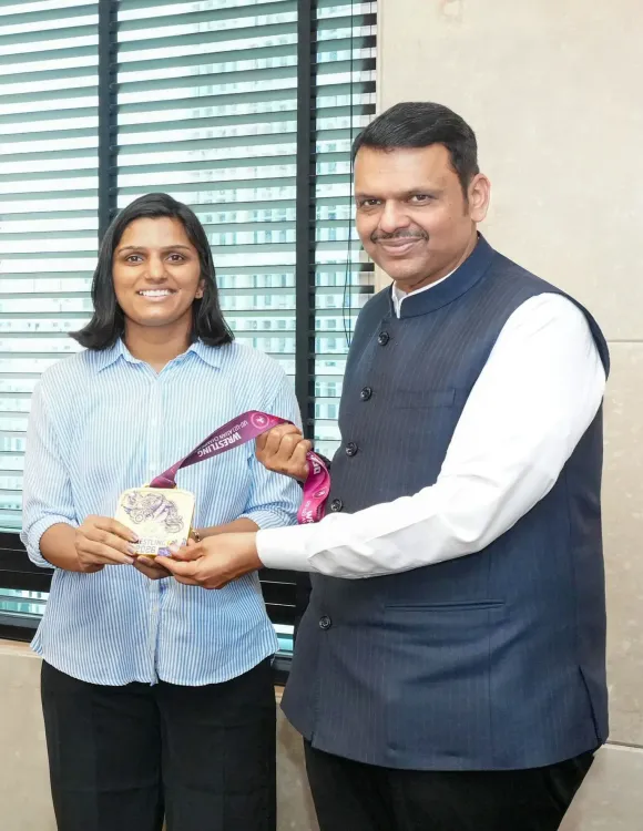 CM Fadnavis Meets Gold Medallist Wrestler Bhagyashree Phand