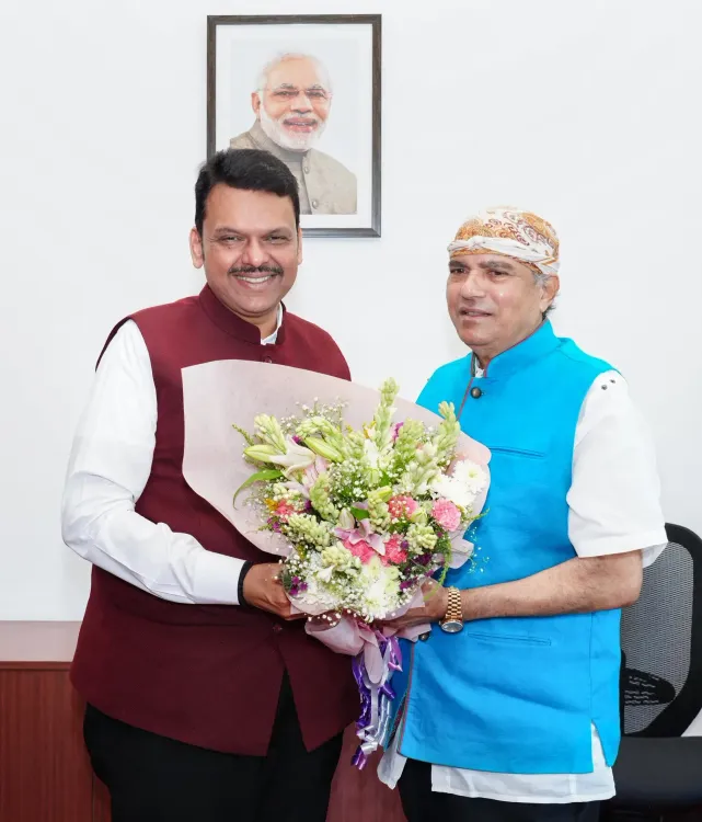 CM Fadnavis meets Padma Shri singer Suresh Wadkar at Mantralaya
