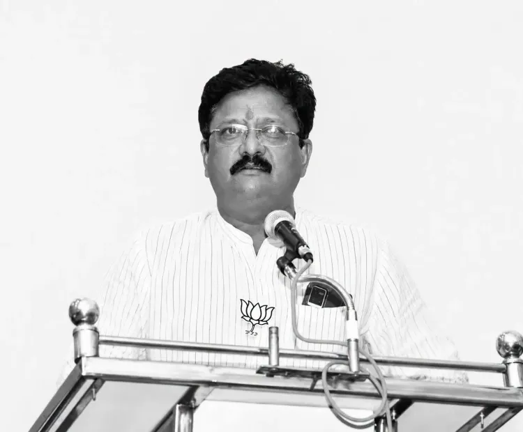 CM Fadnavis mourns BJP's South Ratnagiri ex-chief Rajesh Sawant