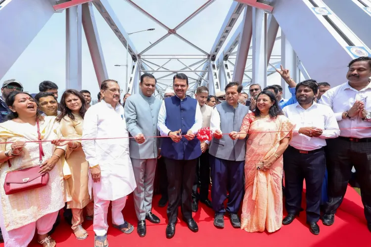 क्या सीएम फडणवीस ने 'सिंदूर ब्रिज' का उद्घाटन कर गुलामी की निशानी को हटाने का निर्णय लिया?