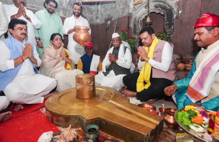 CM Fadnavis Offers Prayers at Chondi Shiva Temple, Ahilyanagar