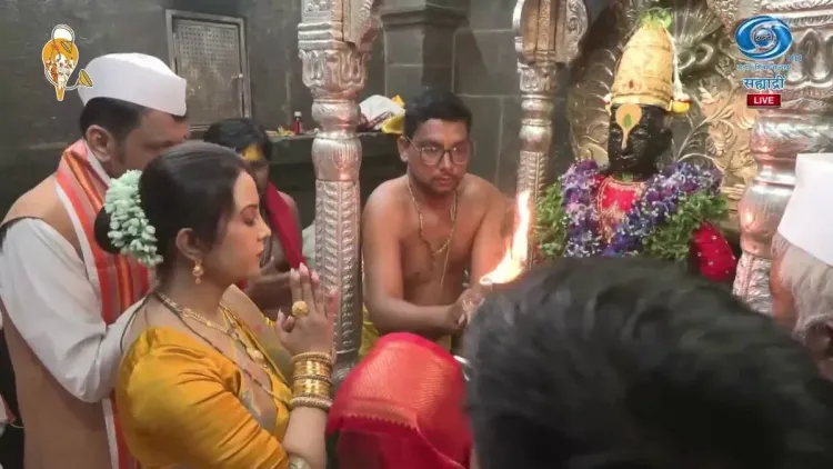 CM Fadnavis Offers Prayers at Pandharpur on Ashadhi Ekadashi