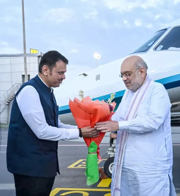 CM Fadnavis Receives Amit Shah on Mumbai Visit