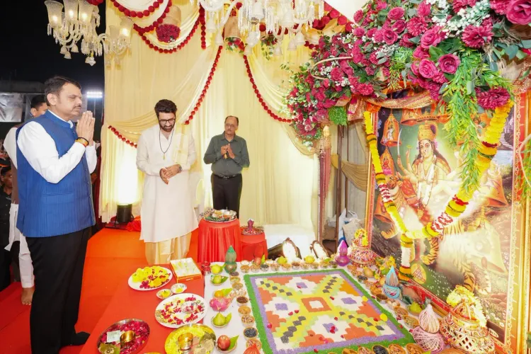 CM Fadnavis seeks blessings at Juhu Navratri celebration