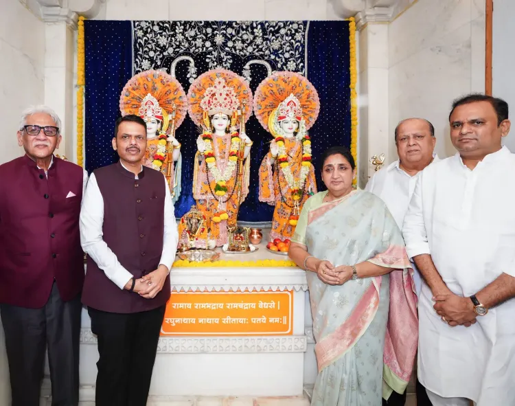 CM Fadnavis seeks blessings at Ram Mandir in Kolhapur