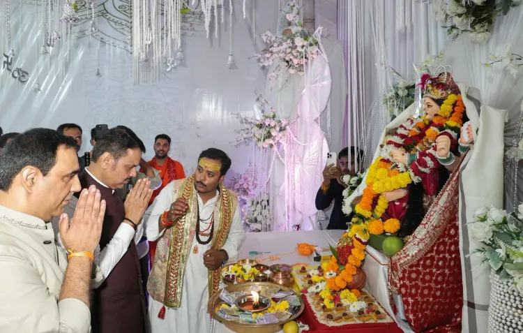 CM Fadnavis Visits Nagpur Garba Fest, Prays for Maharashtra
