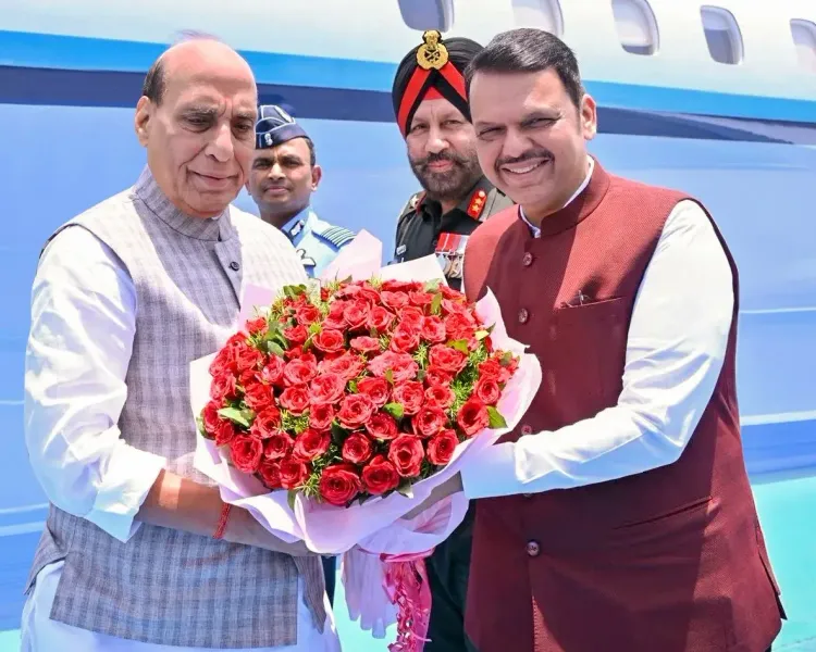 CM Fadnavis Welcomes Rajnath Singh in Nagpur