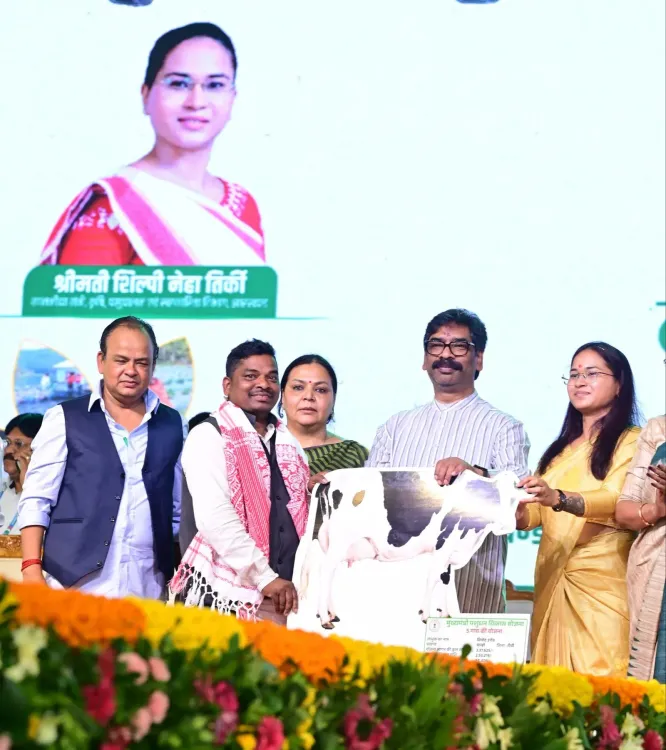 CM Hemant Soren Launches Krishi Vyapar Mela 2026 Logo, Distributes Aid