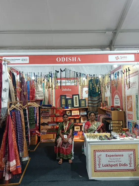 CM Majhi Hails Odisha Crafts at BRICS Summit in Kochi