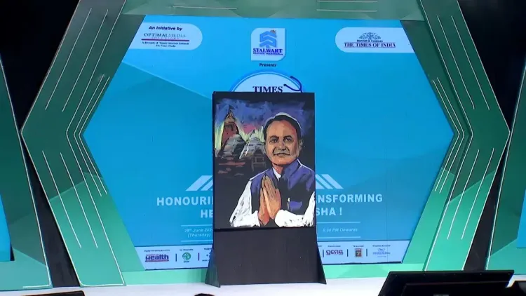 CM Majhi Hails Speed Painter Vilas Nayak at Health Icons Odisha