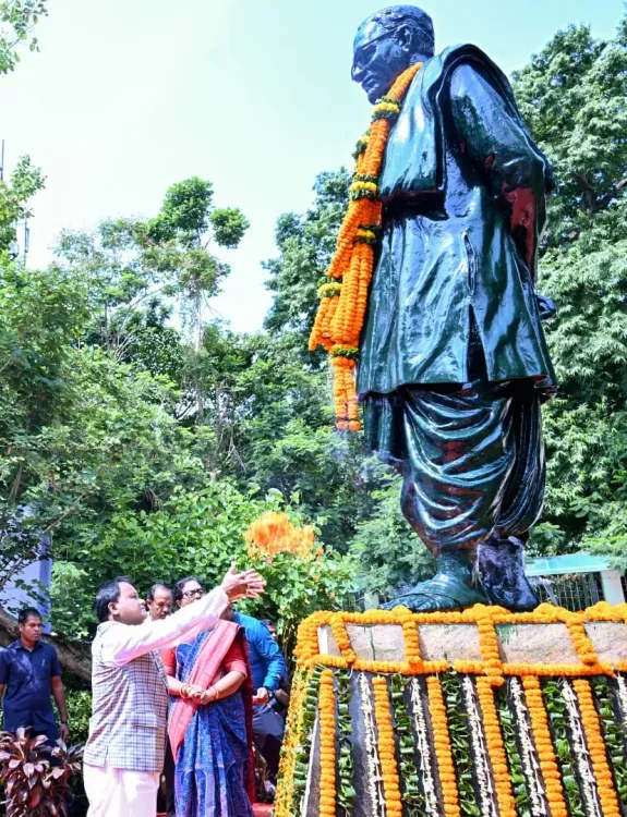 CM Majhi pays tribute to Nabakrushna Choudhury at Odisha Assembly