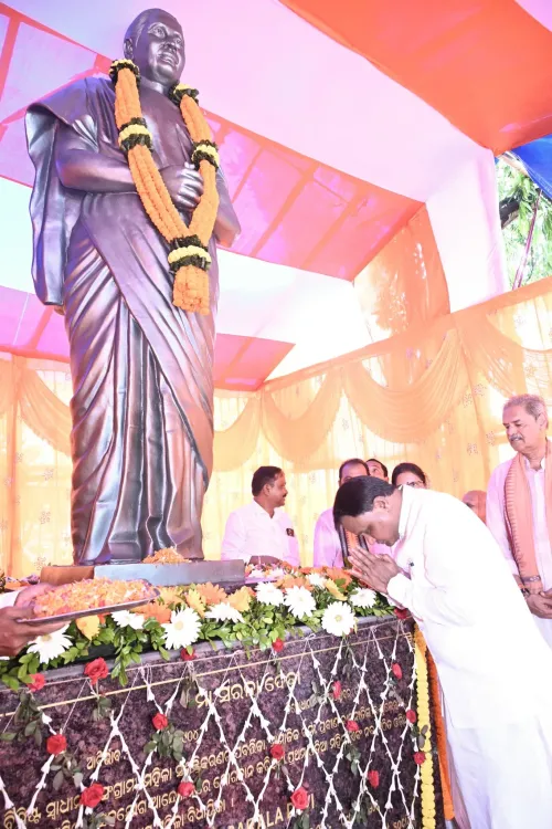 CM Majhi Unveils Statue of Odisha's First Woman MLA Sarala Devi