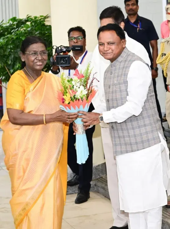 CM Majhi Welcomes President Murmu to Mayurbhanj for Project Inaugurations