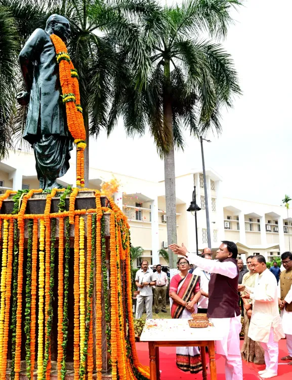 CM Mohan Majhi Honors Biju Patnaik's Vision for a Prosperous Odisha
