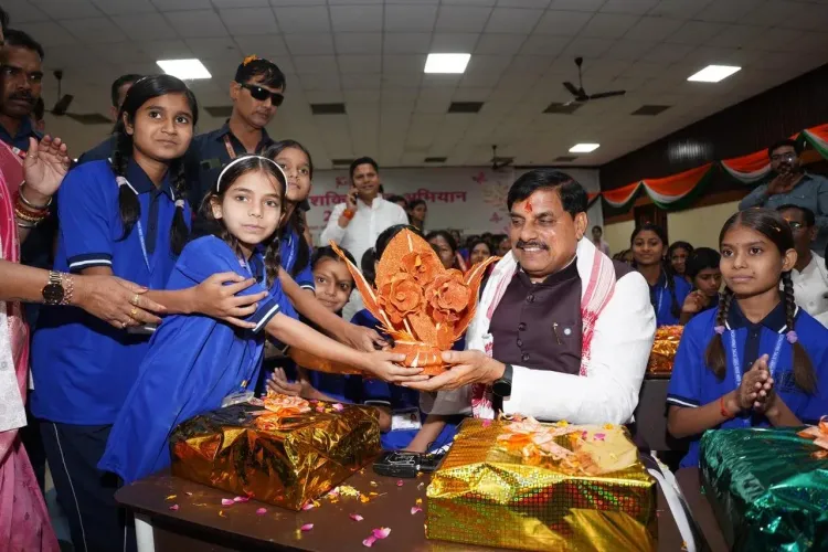 CM Mohan Yadav Engages Girls at NTPC Singrauli Empowerment Drive