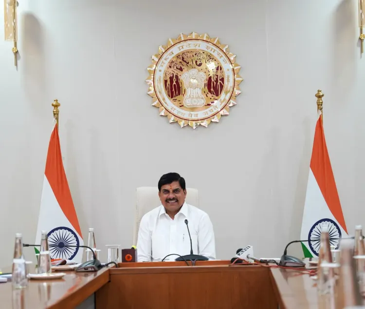 CM Mohan Yadav honours Raghuvir Yadav at Kishore Kumar event