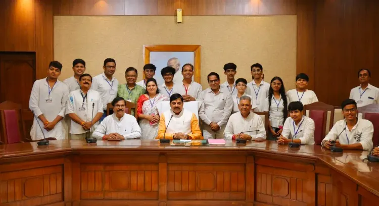 CM Mohan Yadav Meets Jain Students from Nagda at MP Assembly