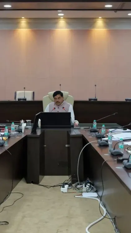 CM Mohan Yadav Reviews Pending Portal Cases, Orders Swift Action