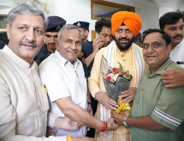 CM Nayab Saini Holds Chai Pe Charcha With BJP Workers in Abohar