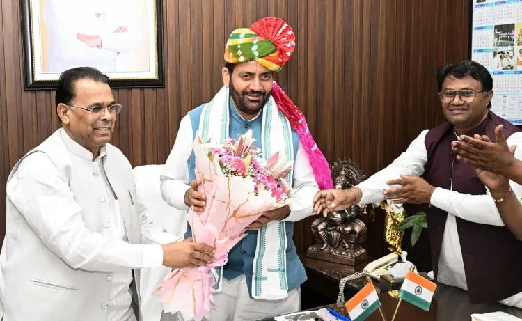 CM Nayab Saini Meets Kashyap Samaj Families at Chandigarh Residence