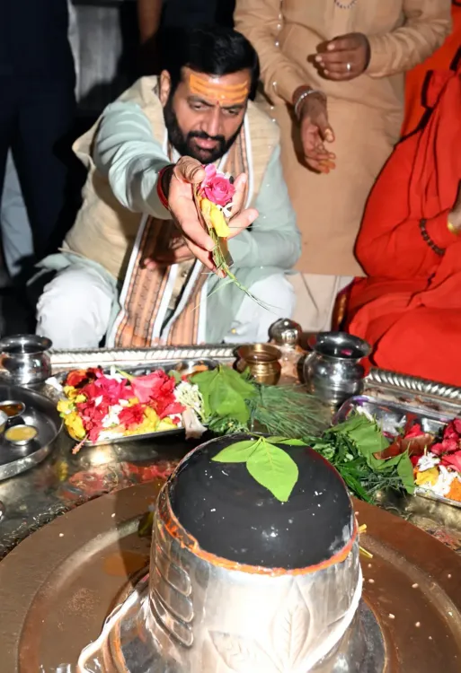 CM Nayab Saini Offers Prayers at Thanesar's Ancient Shiva Temple