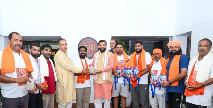 CM Nayab Saini Welcomes Kanwariyas at Sant Kabir Kutir