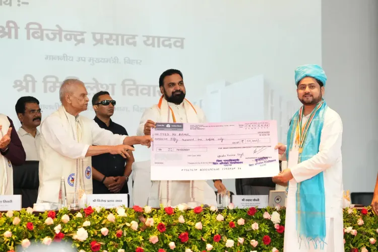 CM Nitish Kumar Honours Top B.Tech, M.Tech Students with Gold Medals