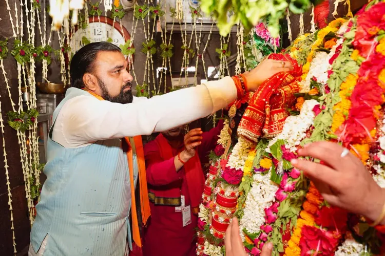 CM Nitish Kumar Offers Prayers at Maa Mundeshwari Temple