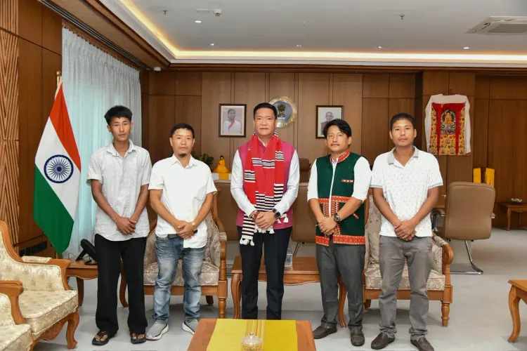 CM Pema Khandu Meets Adi Mising Students' Union for Peace