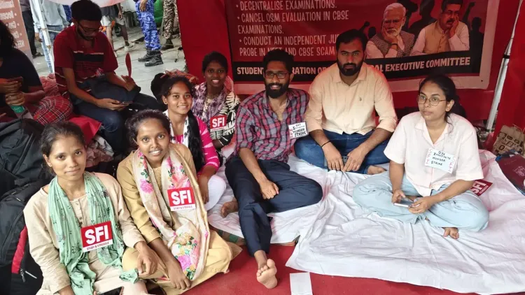 CM Pinarayi Backs SFI Hunger Strike at Jantar Mantar