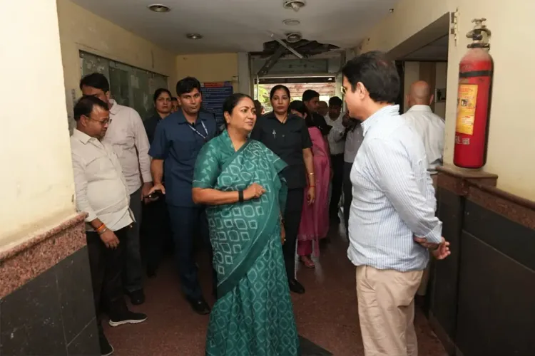 CM Rekha Gupta Conducts Surprise Inspection of Delhi Revenue Offices