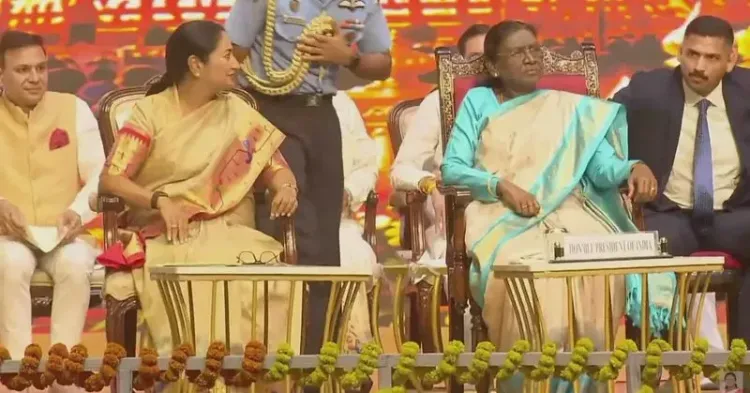 CM Rekha Gupta Hosts Dussehra in Dwarka with President Murmu