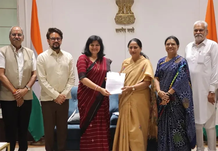 CM Rekha Gupta Hosts JPC on Constitution Amendment Bills
