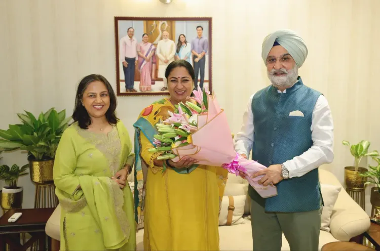 CM Rekha Gupta Hosts LG Taranjit Singh Sandhu at Jan Seva Sadan