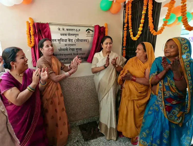 CM Rekha Gupta Inaugurates Jan Suvidha Pariser in Pitampura