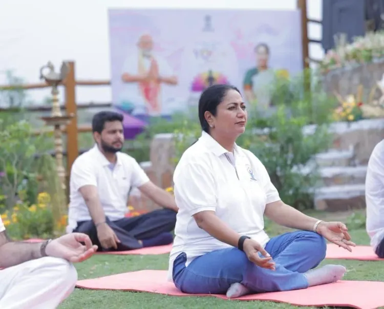 CM Rekha Gupta Leads Yoga Day Event at Asola-Bhatti Lake