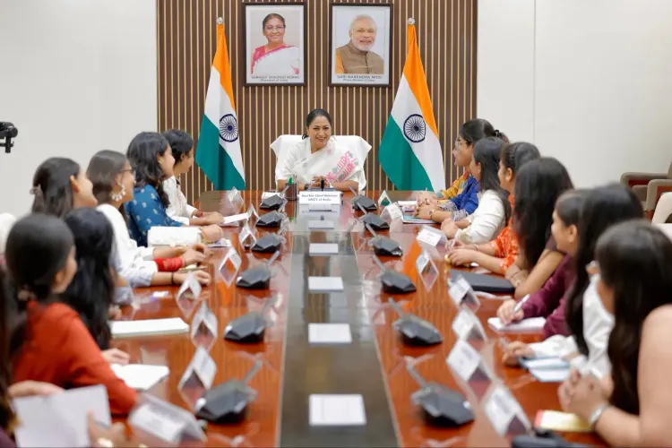 CM Rekha Gupta meets Delhi college student reps, promises budget role