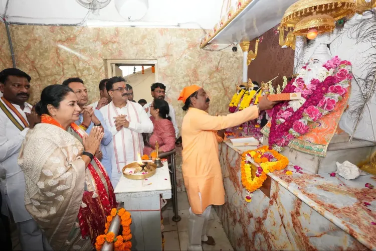 CM Rekha Gupta Offers Prayers at Valmiki Mandir on Guru Purnima