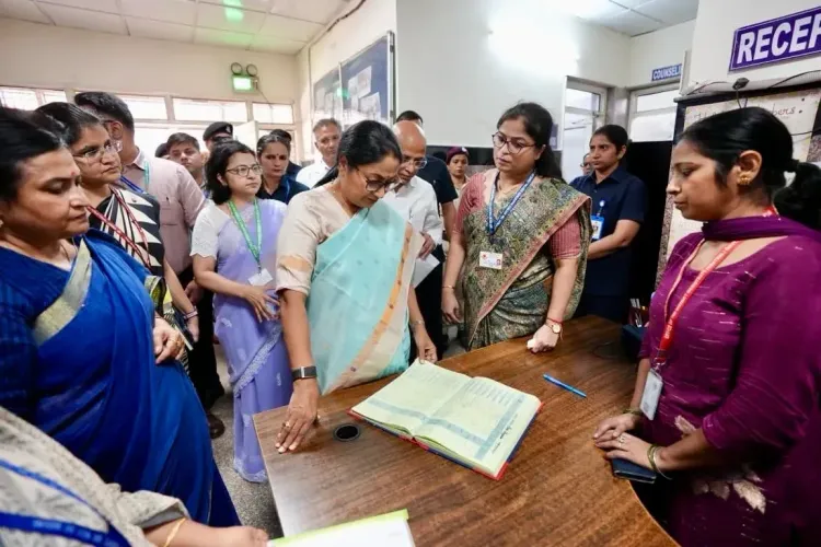 CM Rekha Gupta Reviews Sakhi One Stop Centre at Lok Nayak Hospital