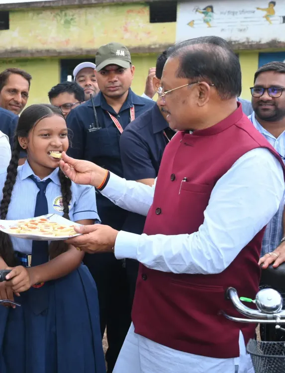 CM Sai Distributes Cycles to Class 9 Girls Under Saraswati Yojana