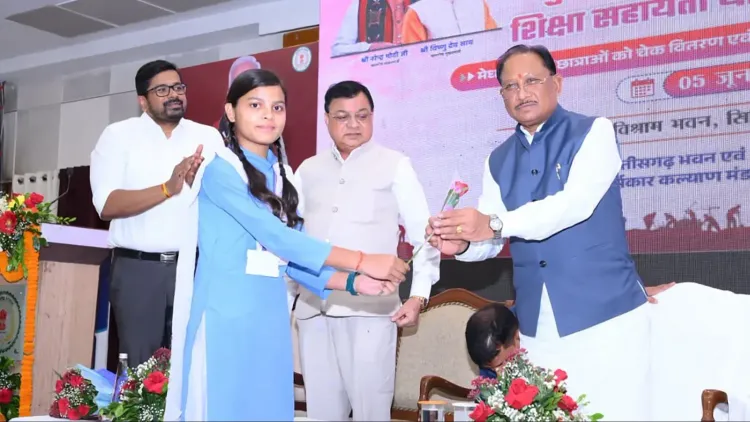 CM Sai Distributes Scholarship Cheques to Labour Families in Raipur