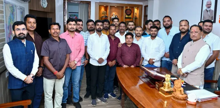 CM Sai meets Jashpur BJYM workers at CM residence