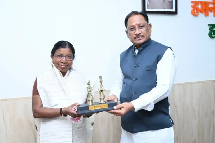 CM Sai Meets Padma Shri Awardee Dr. Budhri Tati in Raipur