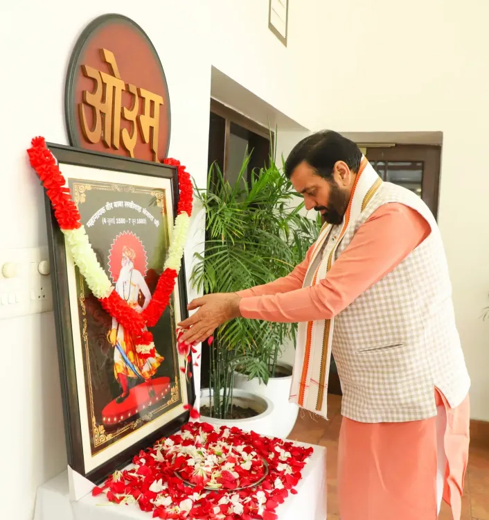 CM Saini pays floral tribute to Baba Lakhi Shah Banjara